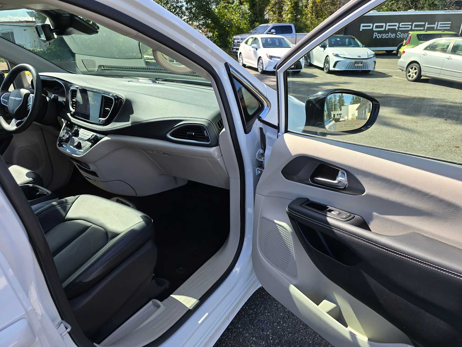 2024 Chrysler Pacifica Hybrid Select