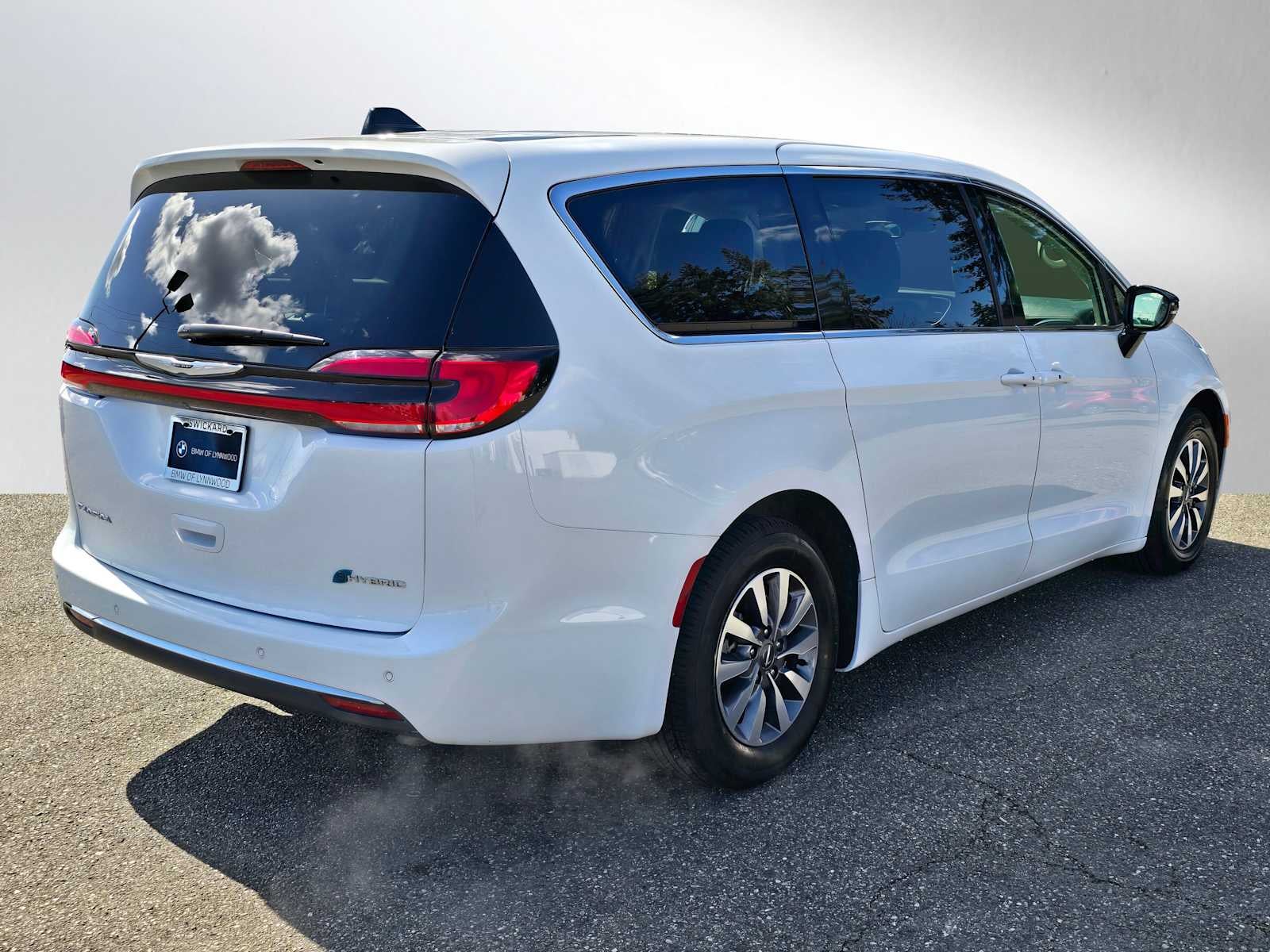 2024 Chrysler Pacifica Hybrid Select