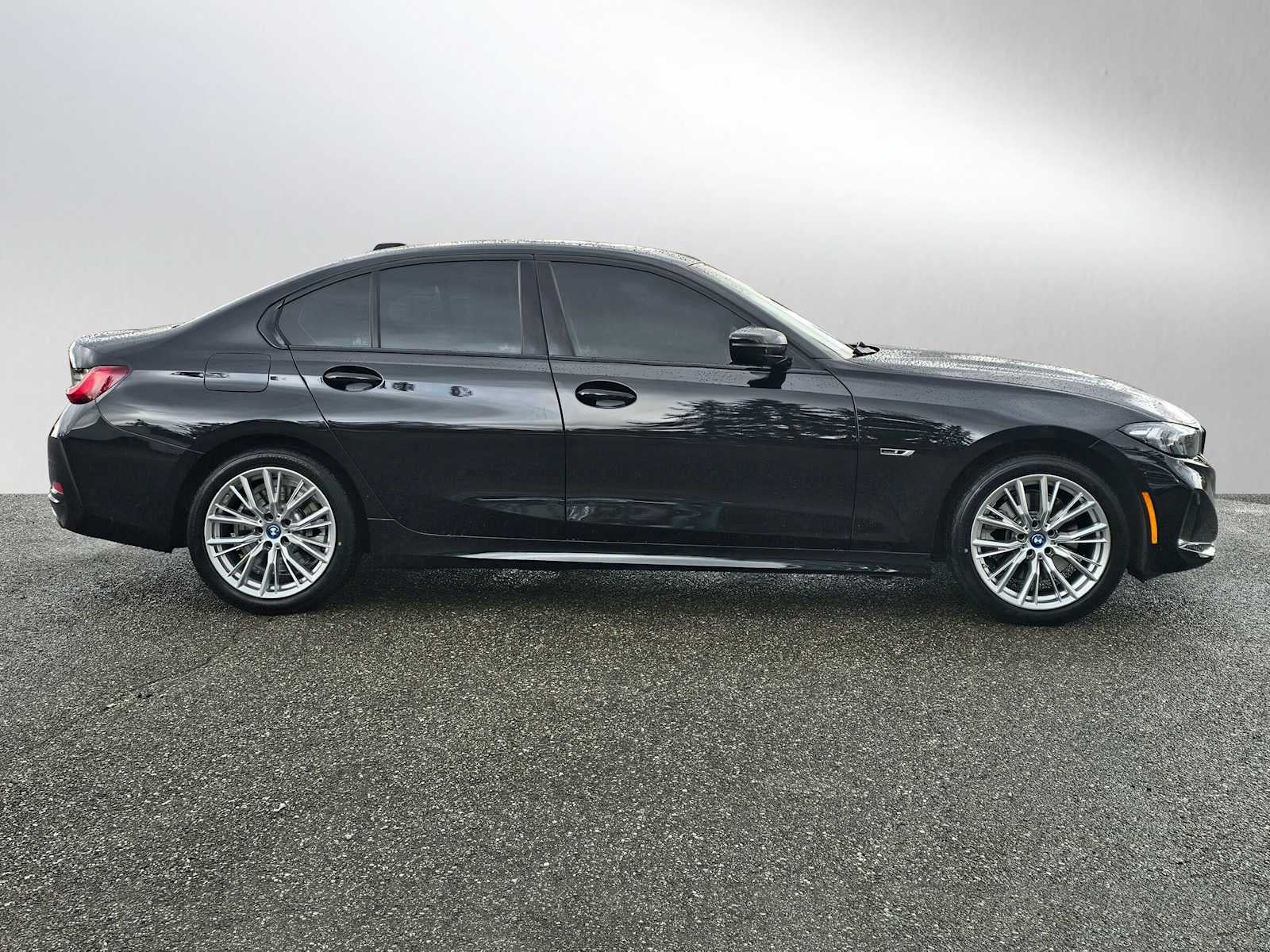 2023 BMW 3 Series 330e