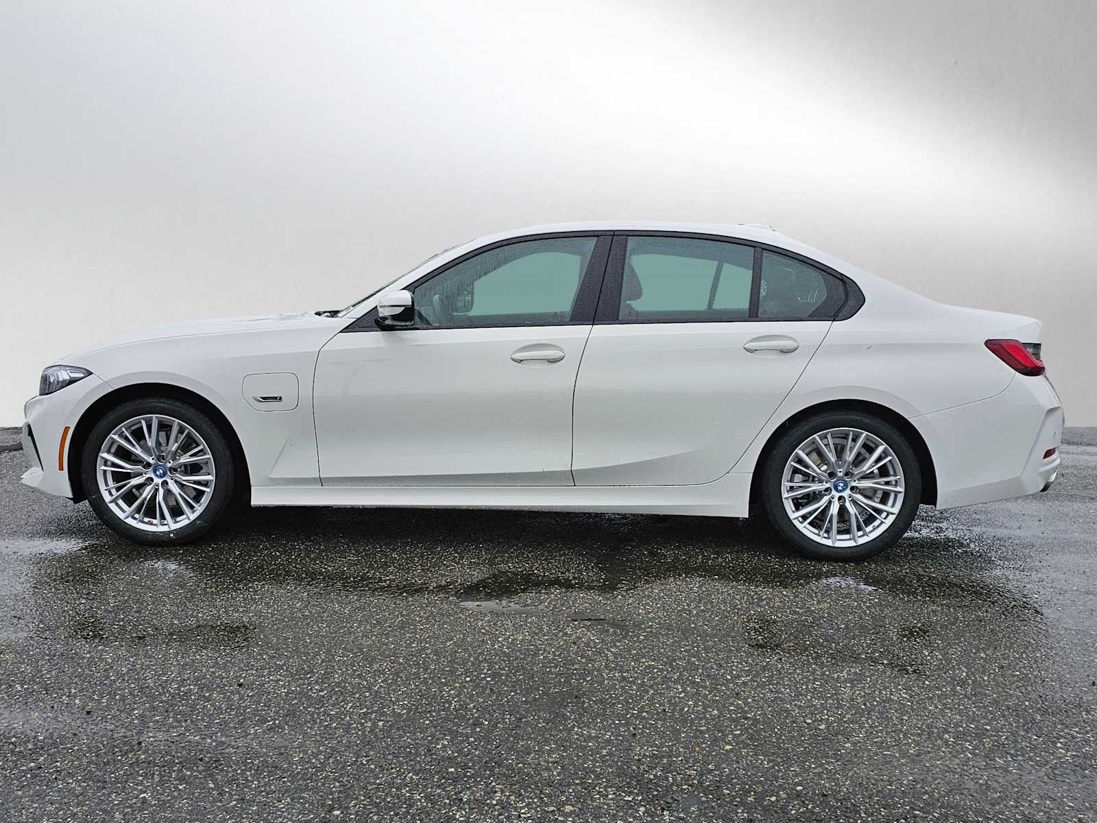 2023 BMW 330e xDrive 330e xDrive