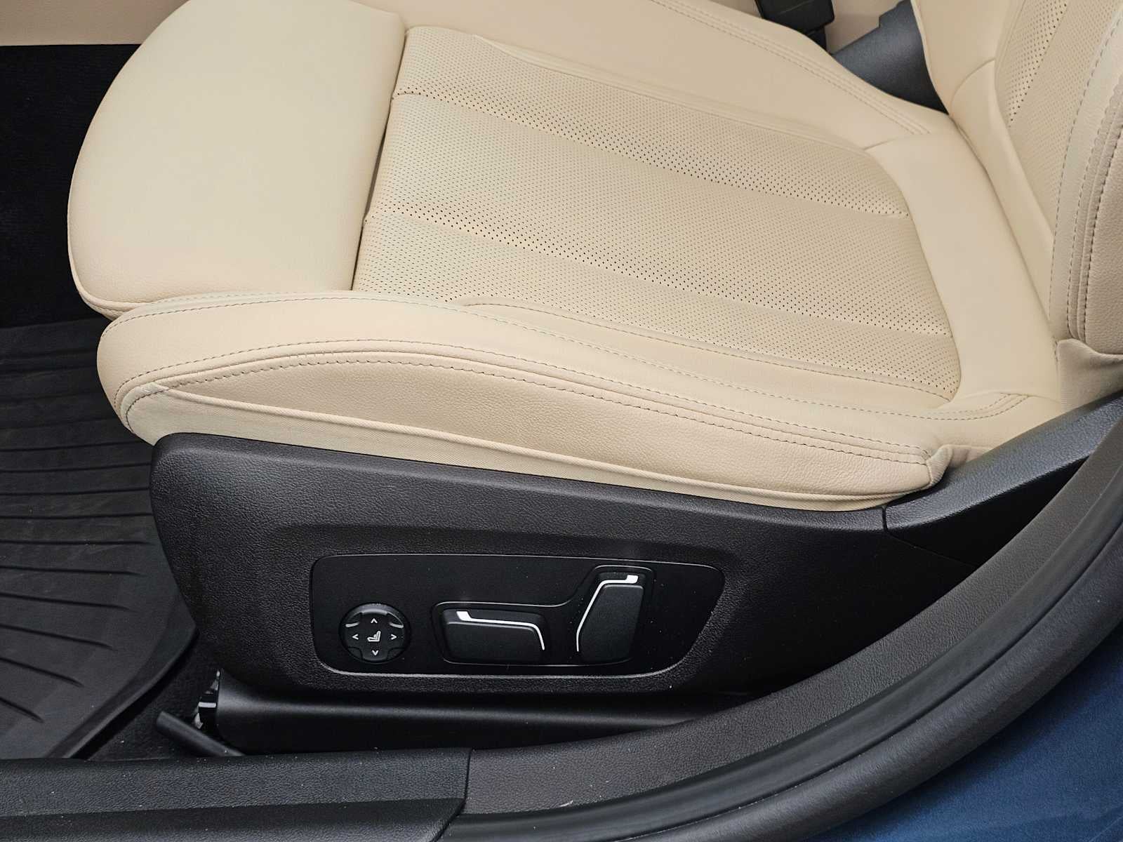 2025 BMW 330i xDrive 330i xDrive