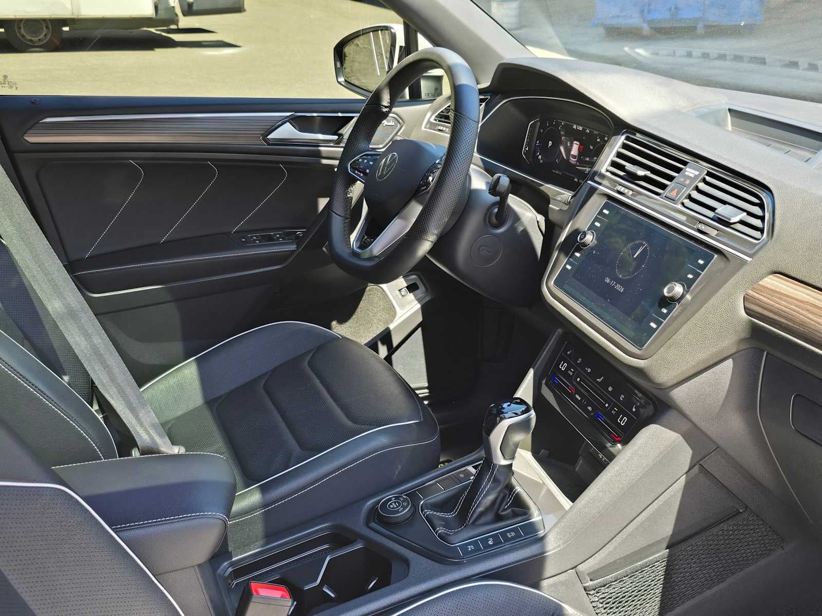 2024 Volkswagen Tiguan SEL R-Line
