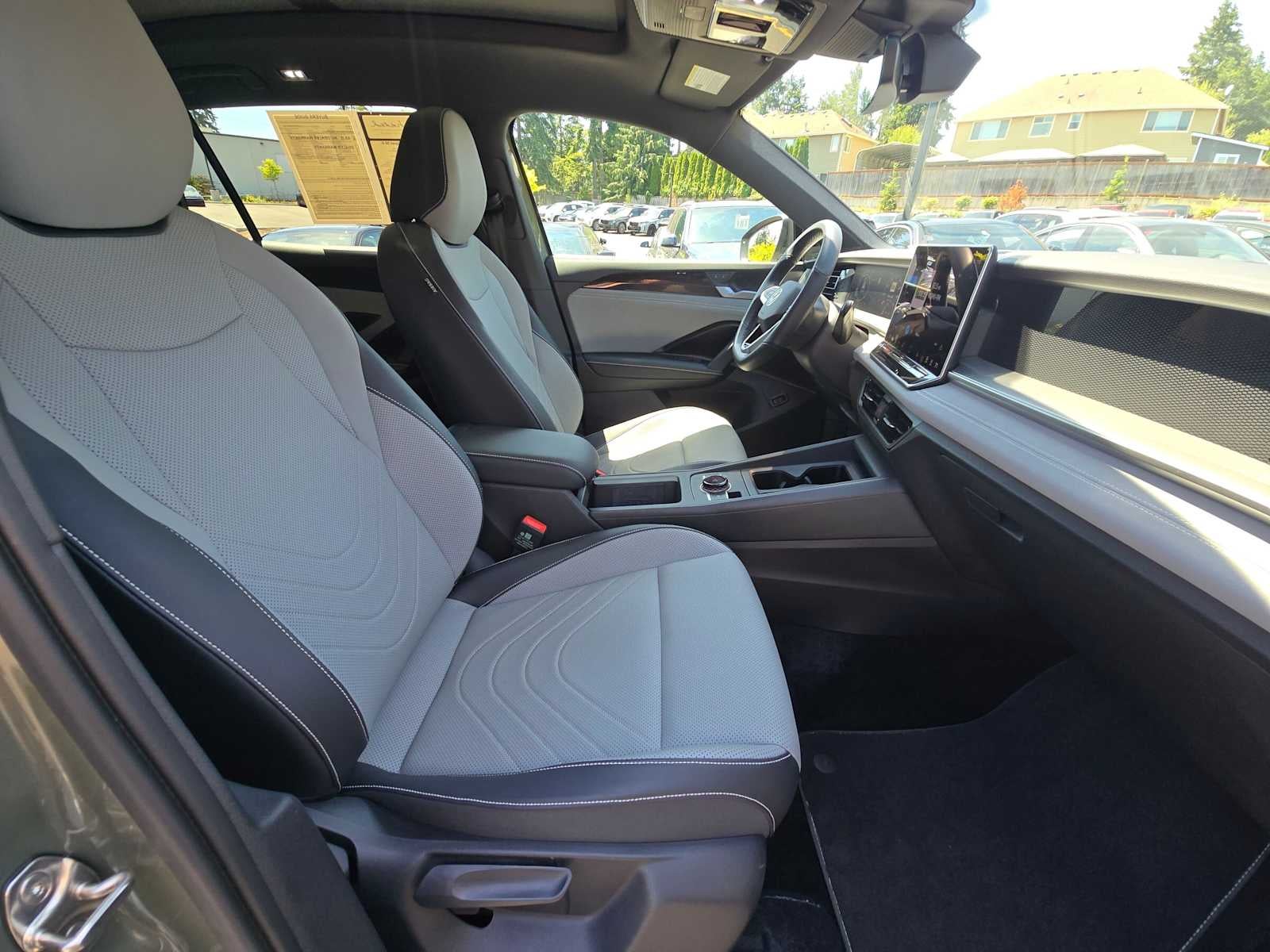 2025 Volkswagen Tiguan SE R-Line Black