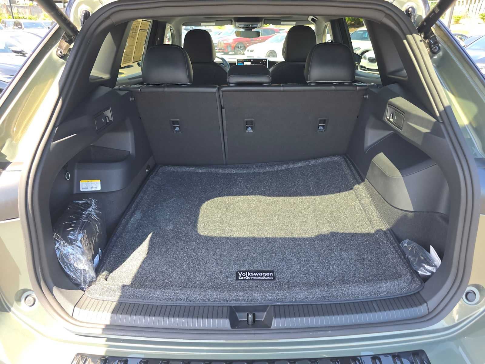 2025 Volkswagen Tiguan SE R-Line Black