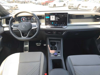 2025 Volkswagen Tiguan SE R-Line Black
