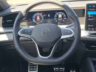 2025 Volkswagen Tiguan SE R-Line Black