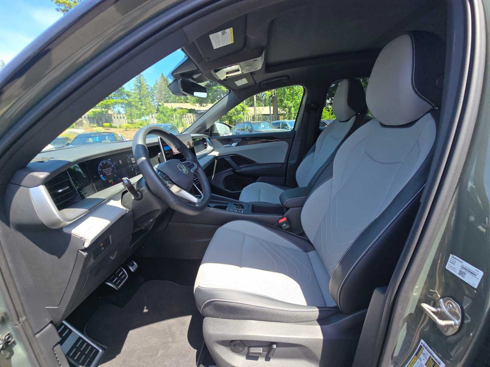 2025 Volkswagen Tiguan SE R-Line Black