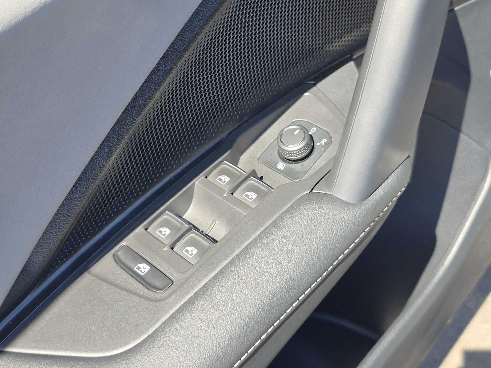 2025 Volkswagen Tiguan SE R-Line Black