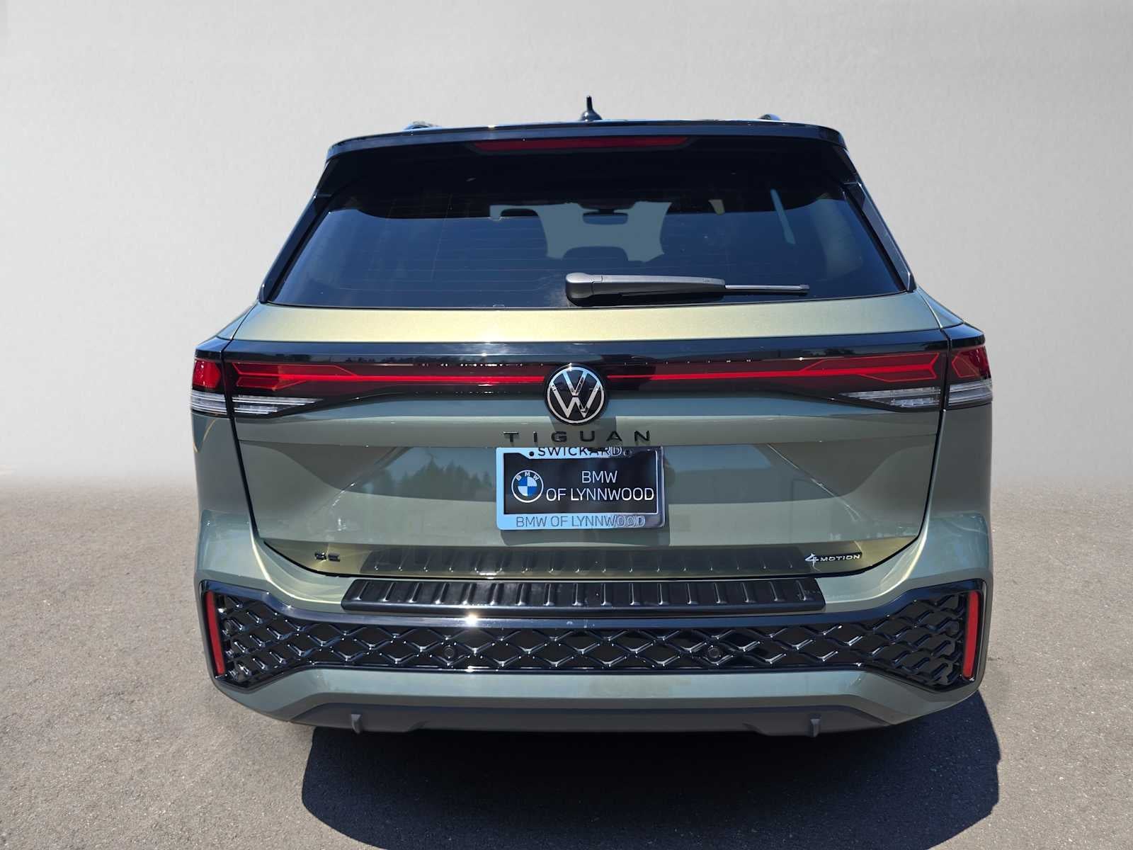 2025 Volkswagen Tiguan SE R-Line Black