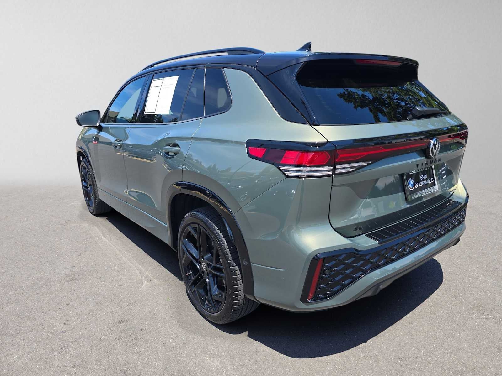 2025 Volkswagen Tiguan SE R-Line Black