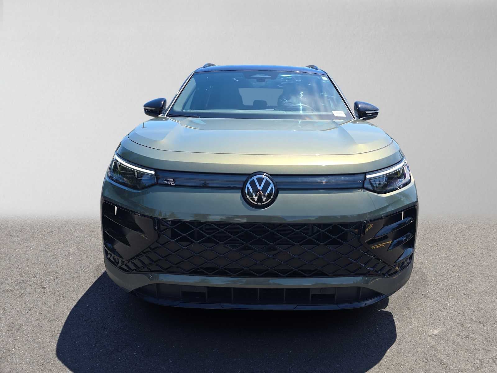 2025 Volkswagen Tiguan SE R-Line Black