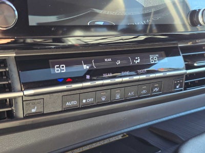 2024 Toyota Sienna Woodland Edition