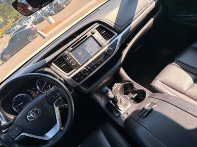 2017 Toyota Highlander SE