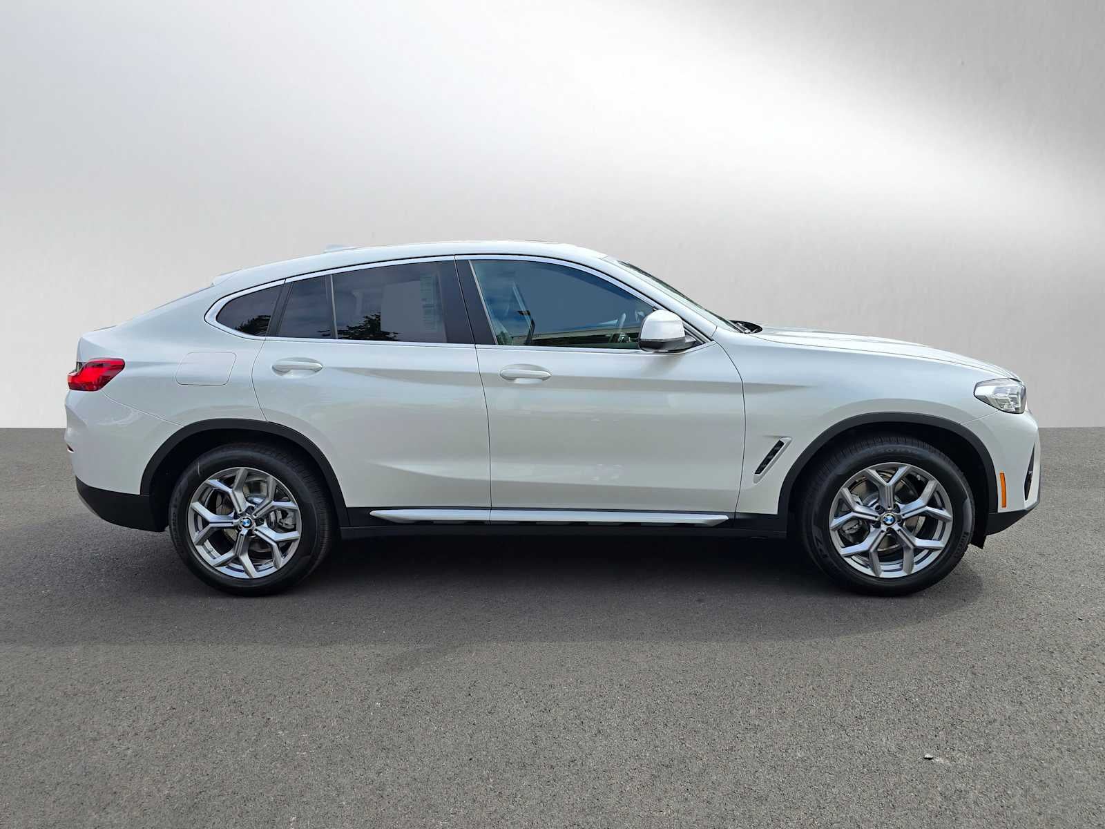 2025 BMW X4 xDrive30i xDrive30i
