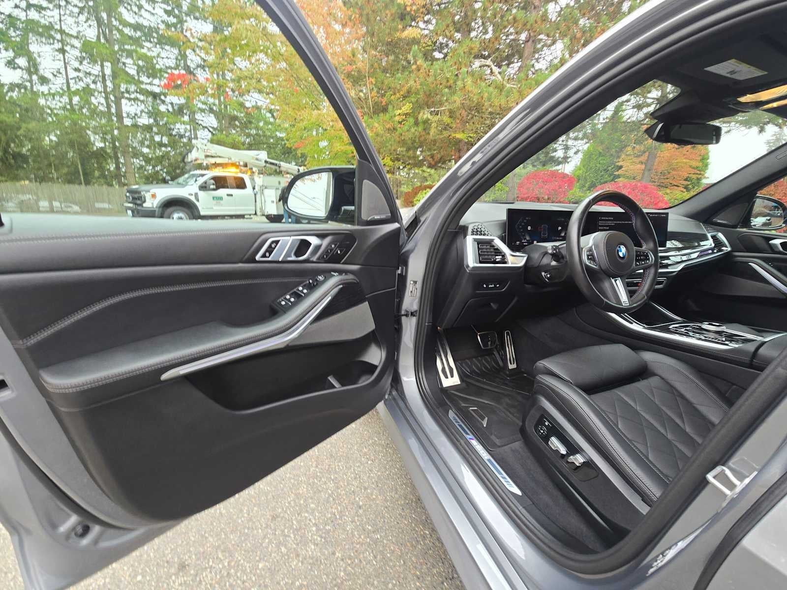 2025 BMW X5 M60i
