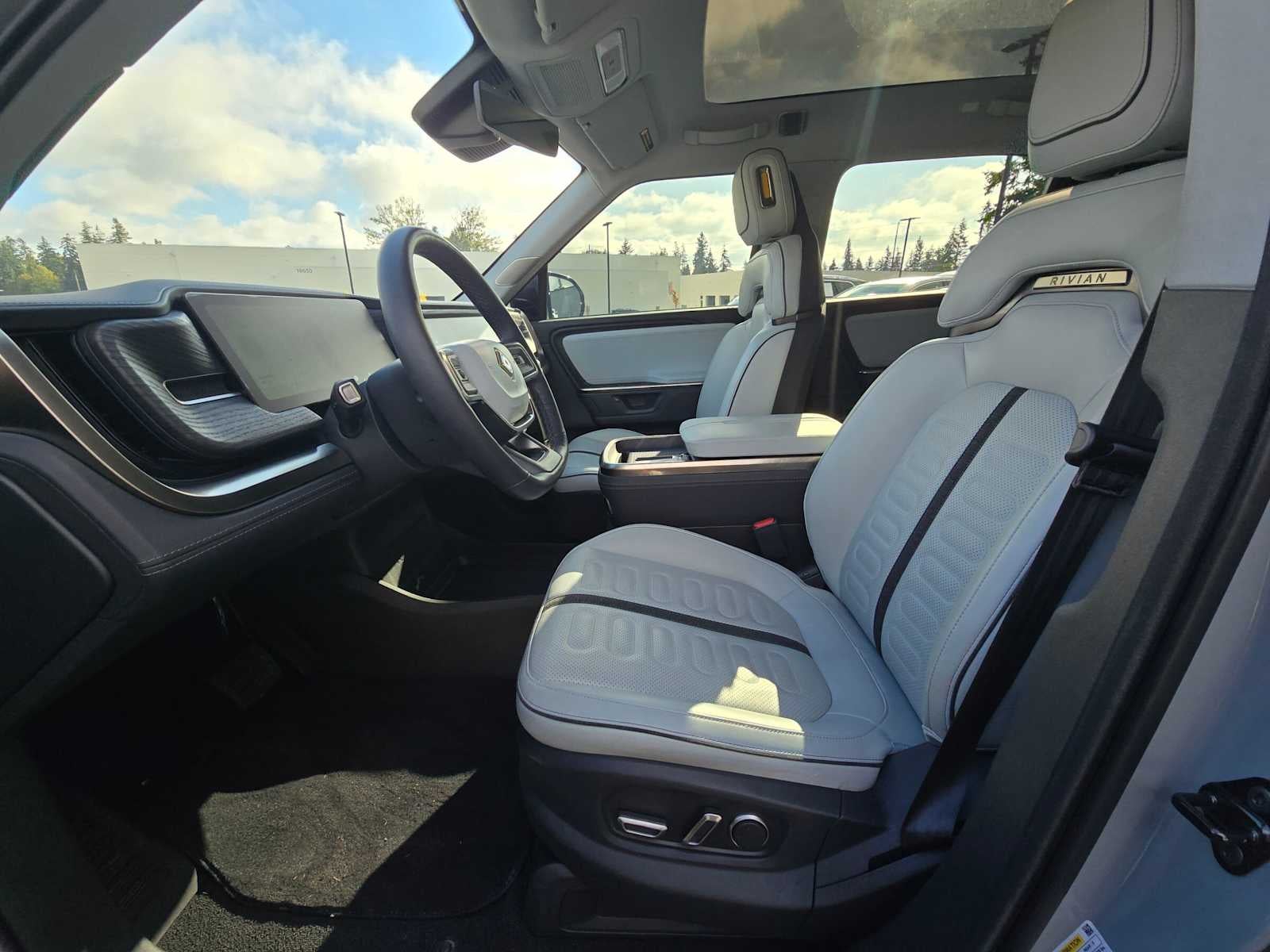 2025 Rivian R1T Adventure