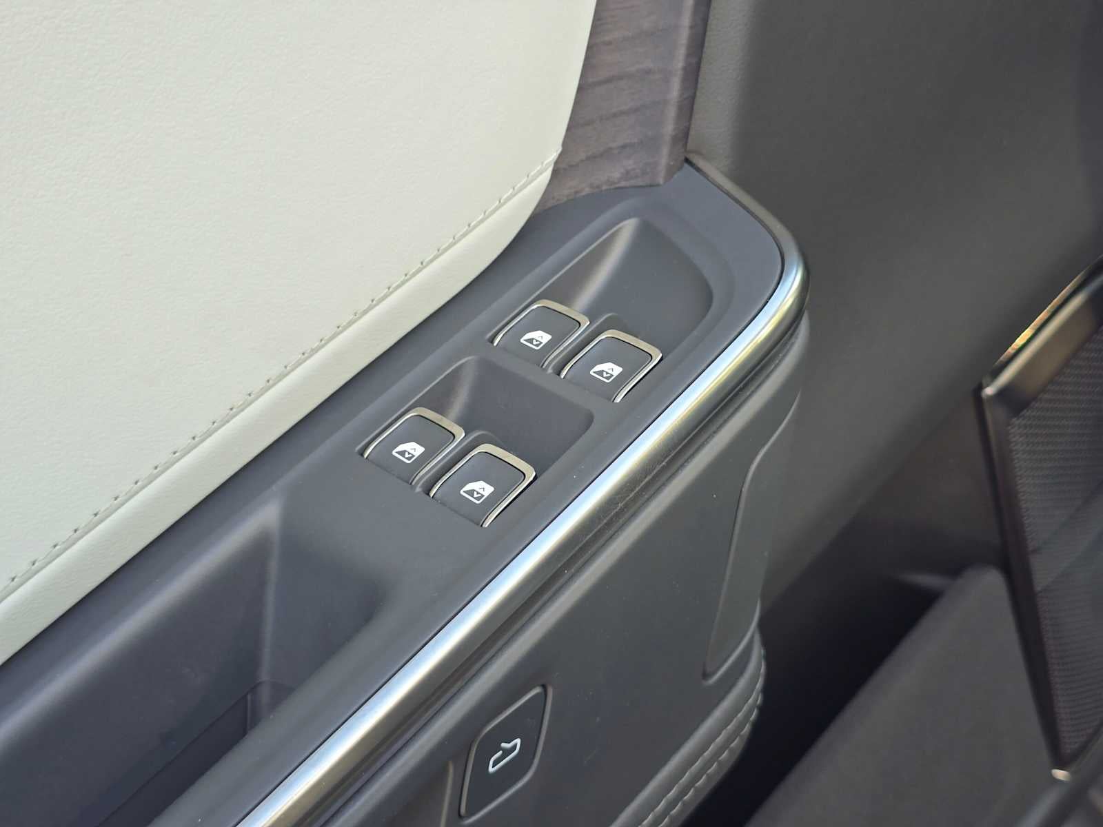 2025 Rivian R1T Adventure