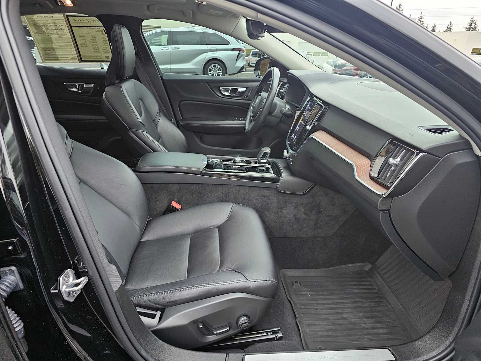 2022 Volvo S60 Recharge Plug-In Hybrid R-Design Expression