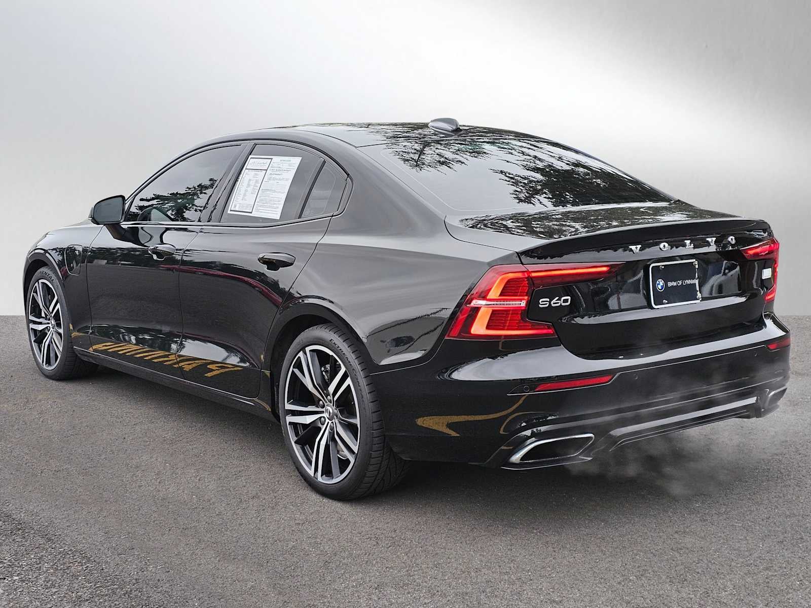2022 Volvo S60 Recharge Plug-In Hybrid R-Design Expression
