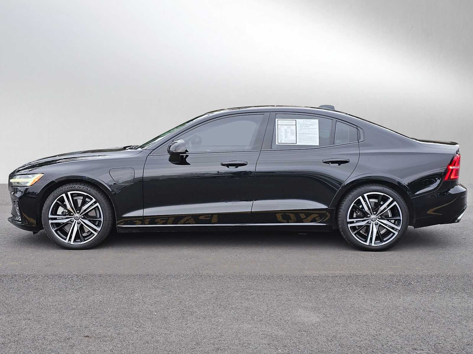 2022 Volvo S60 Recharge Plug-In Hybrid R-Design Expression