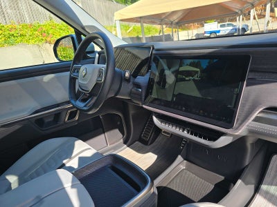2023 Rivian R1S Adventure