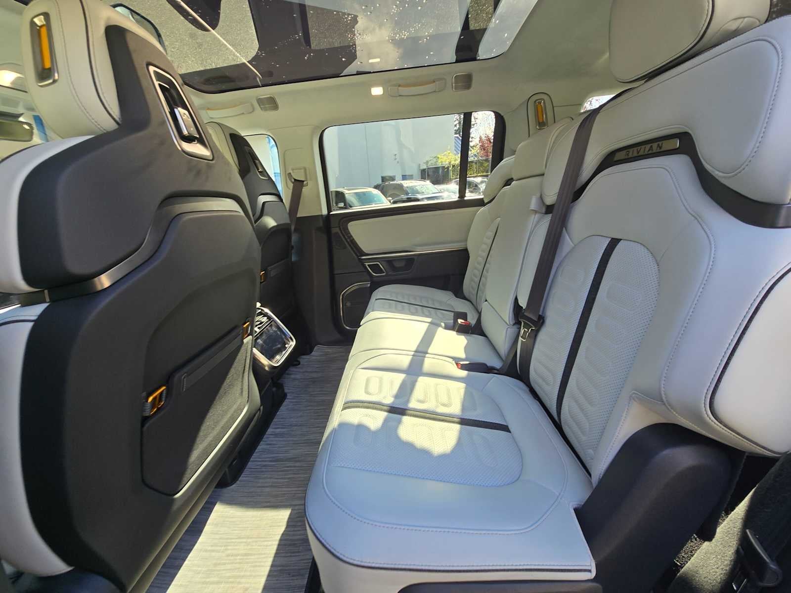 2023 Rivian R1S Adventure