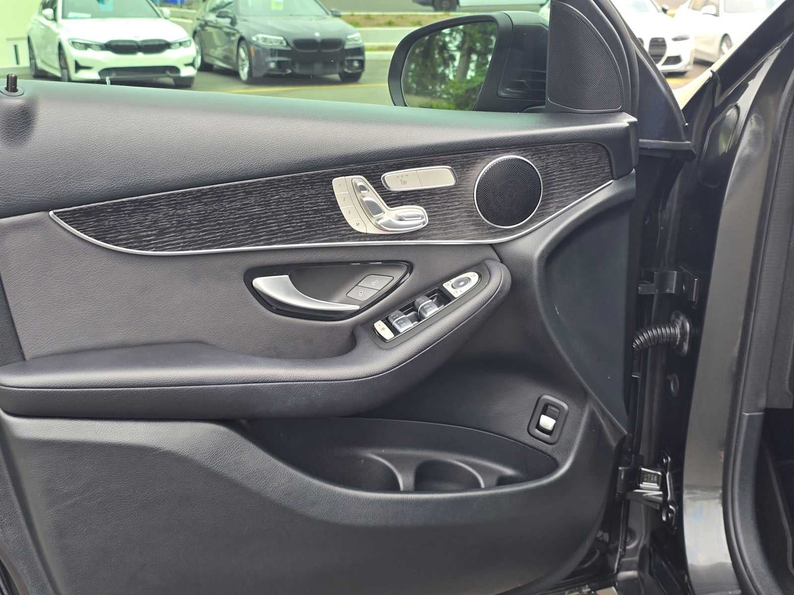 2021 Mercedes-Benz GLC 300 GLC 300