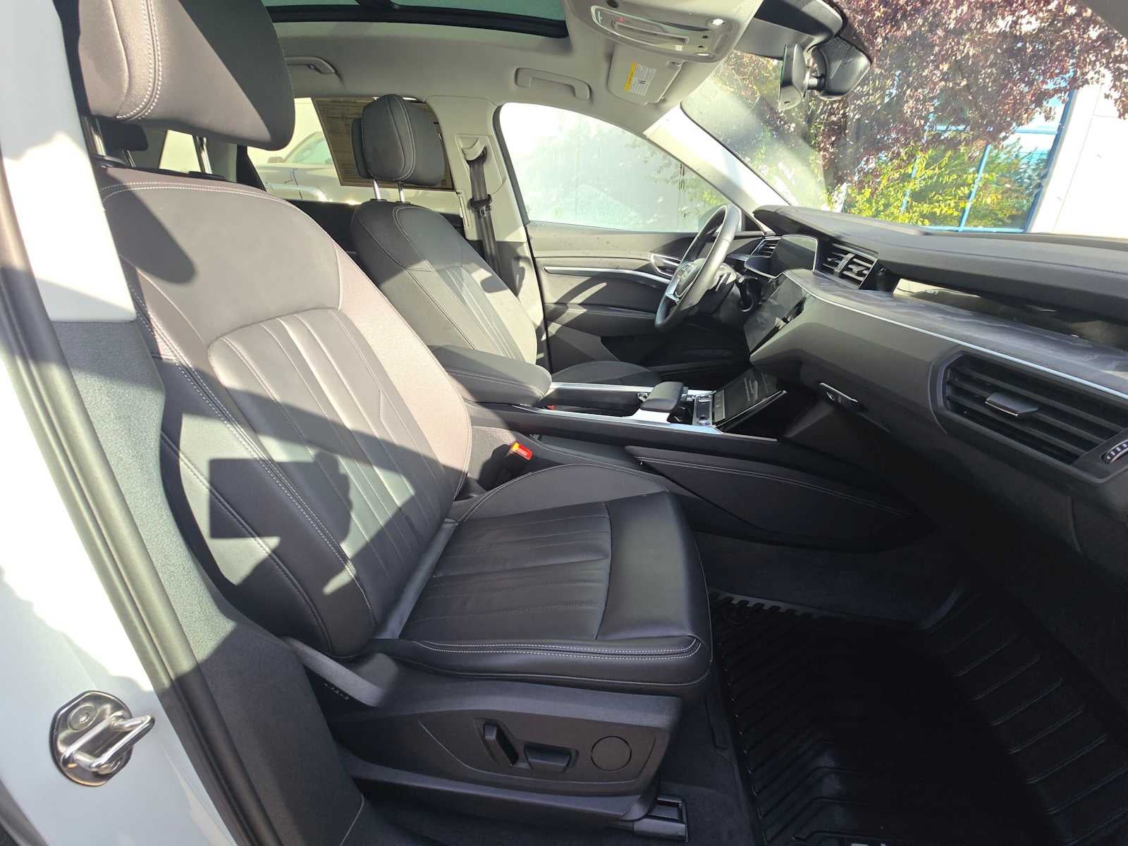 2024 Audi Q8 e-tron Premium
