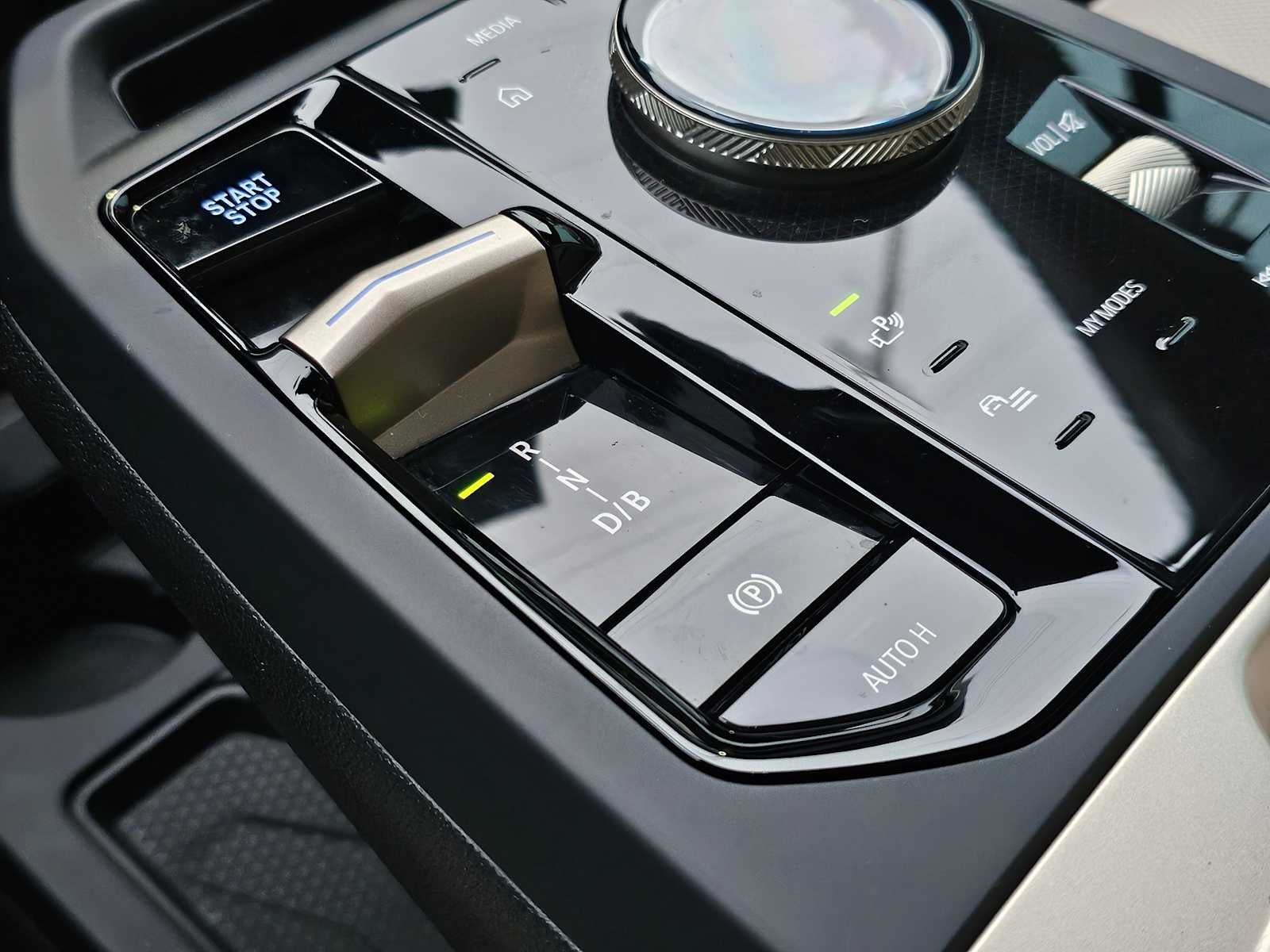 2025 BMW iX xDrive50