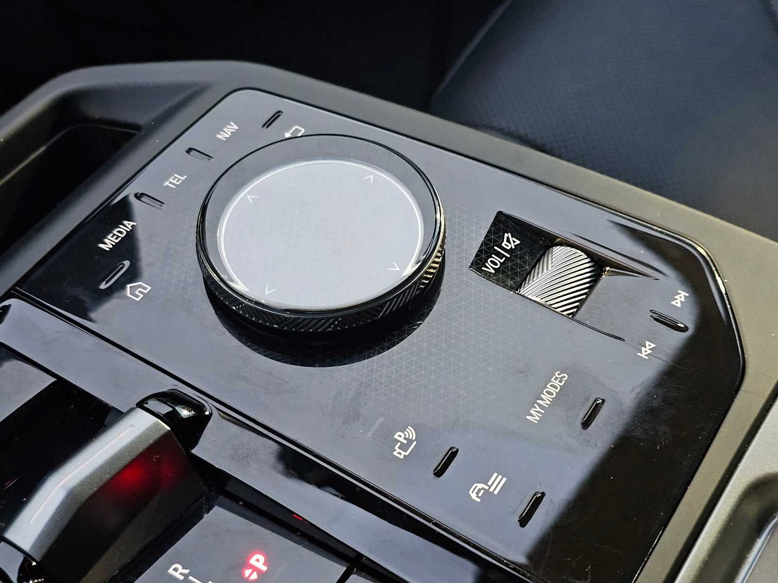 2025 BMW iX xDrive50