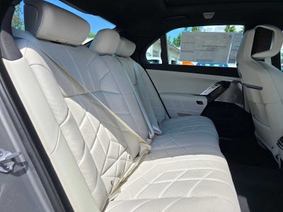 2025 BMW 7 Series 750e xDrive