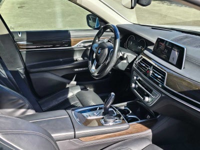2018 BMW 750i 750i