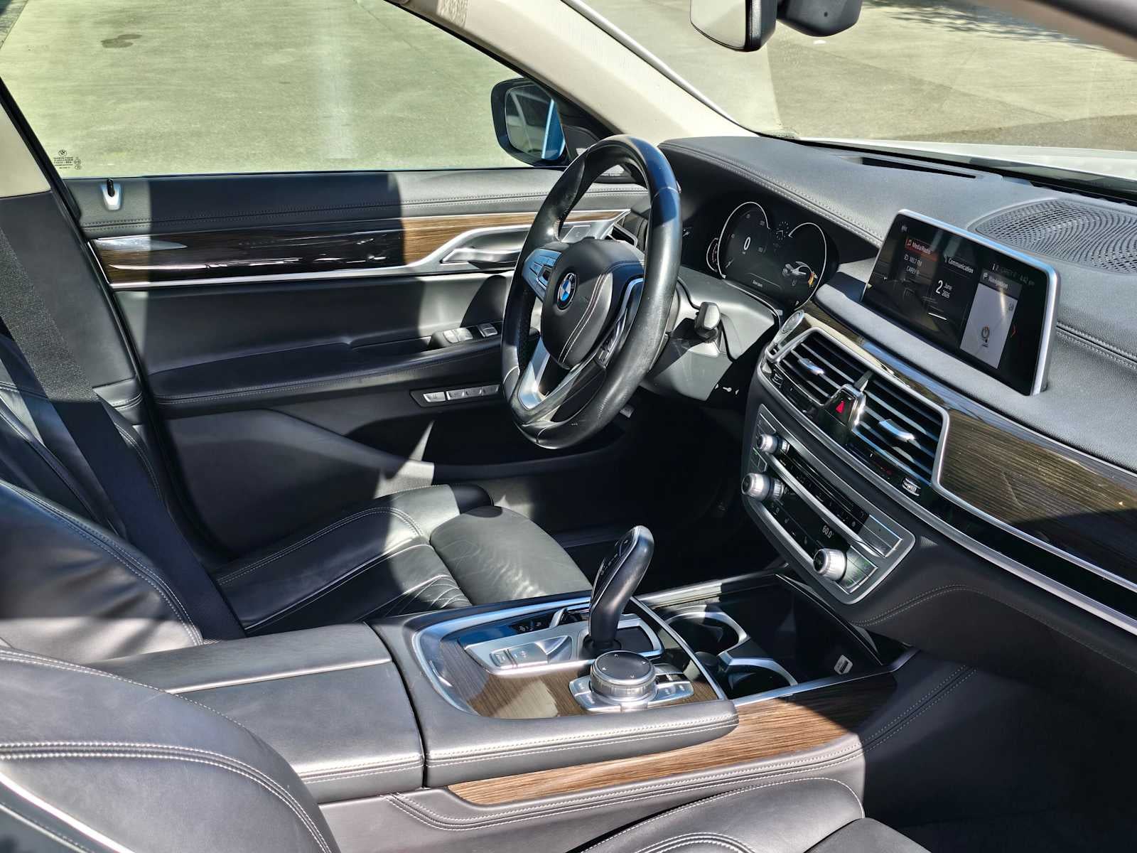 2018 BMW 750i 750i