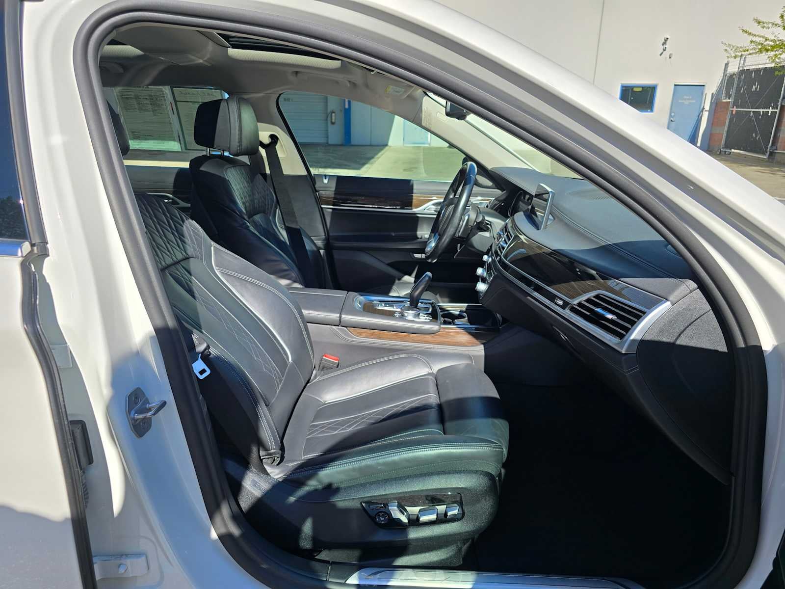 2018 BMW 750i 750i