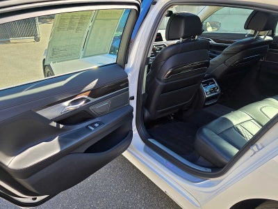 2018 BMW 750i 750i