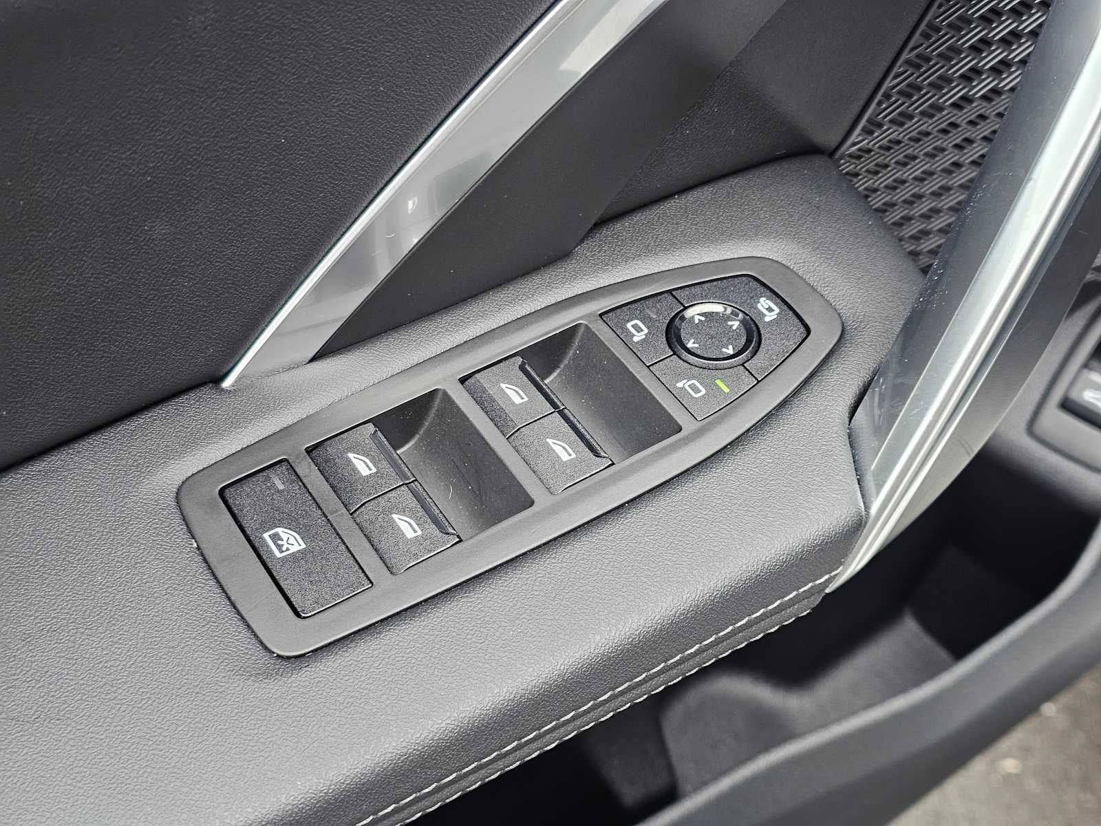 2025 BMW X2 xDrive28i xDrive28i