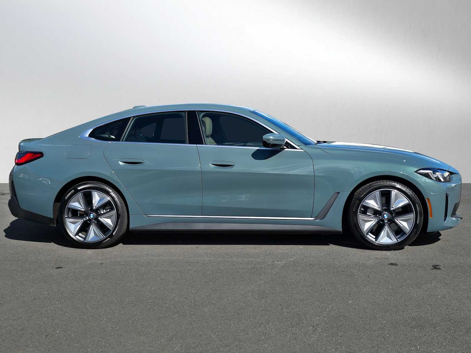 2025 BMW i4 xDrive40 xDrive40