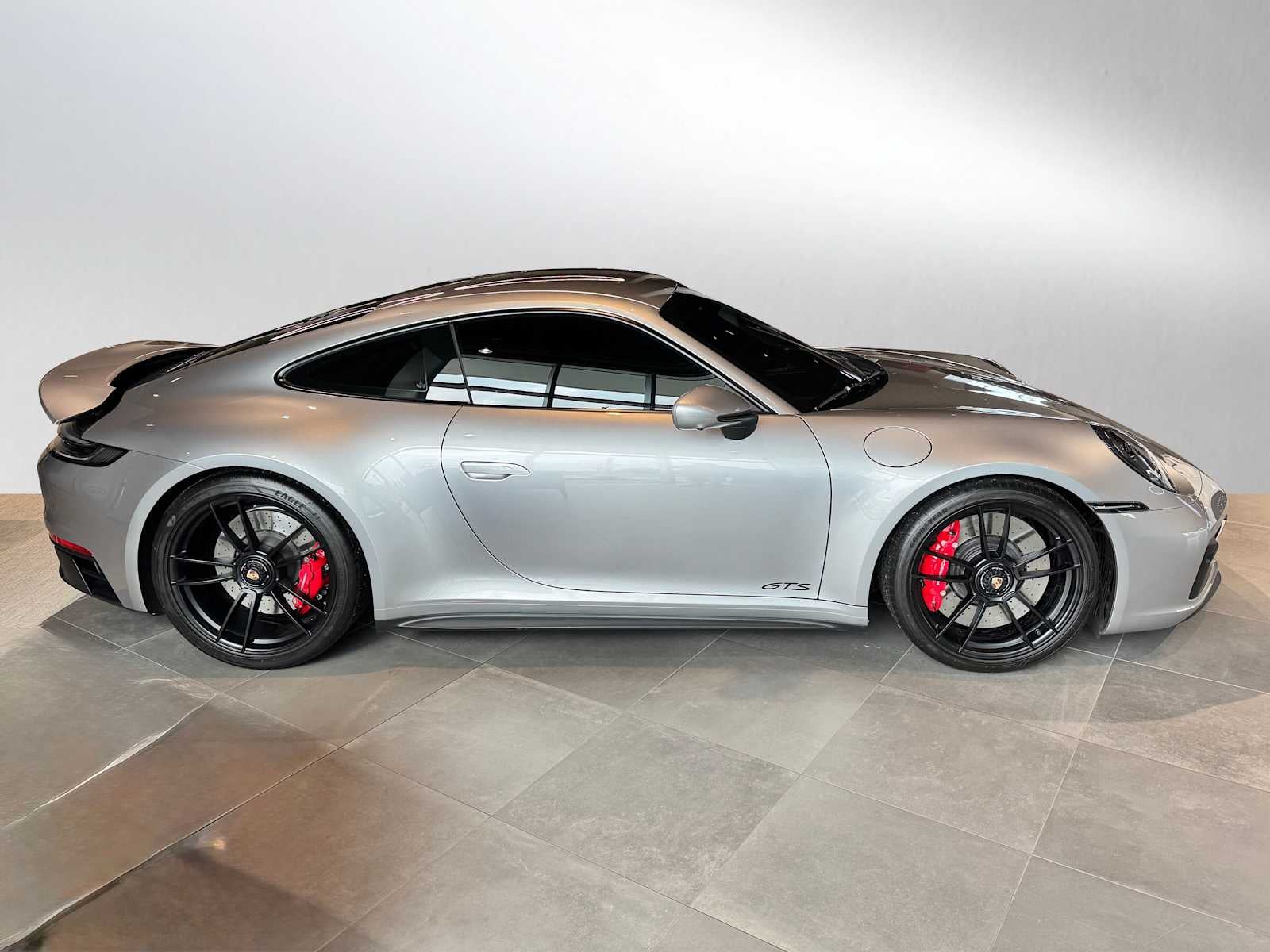 2022 Porsche 911 Carrera 4 GTS