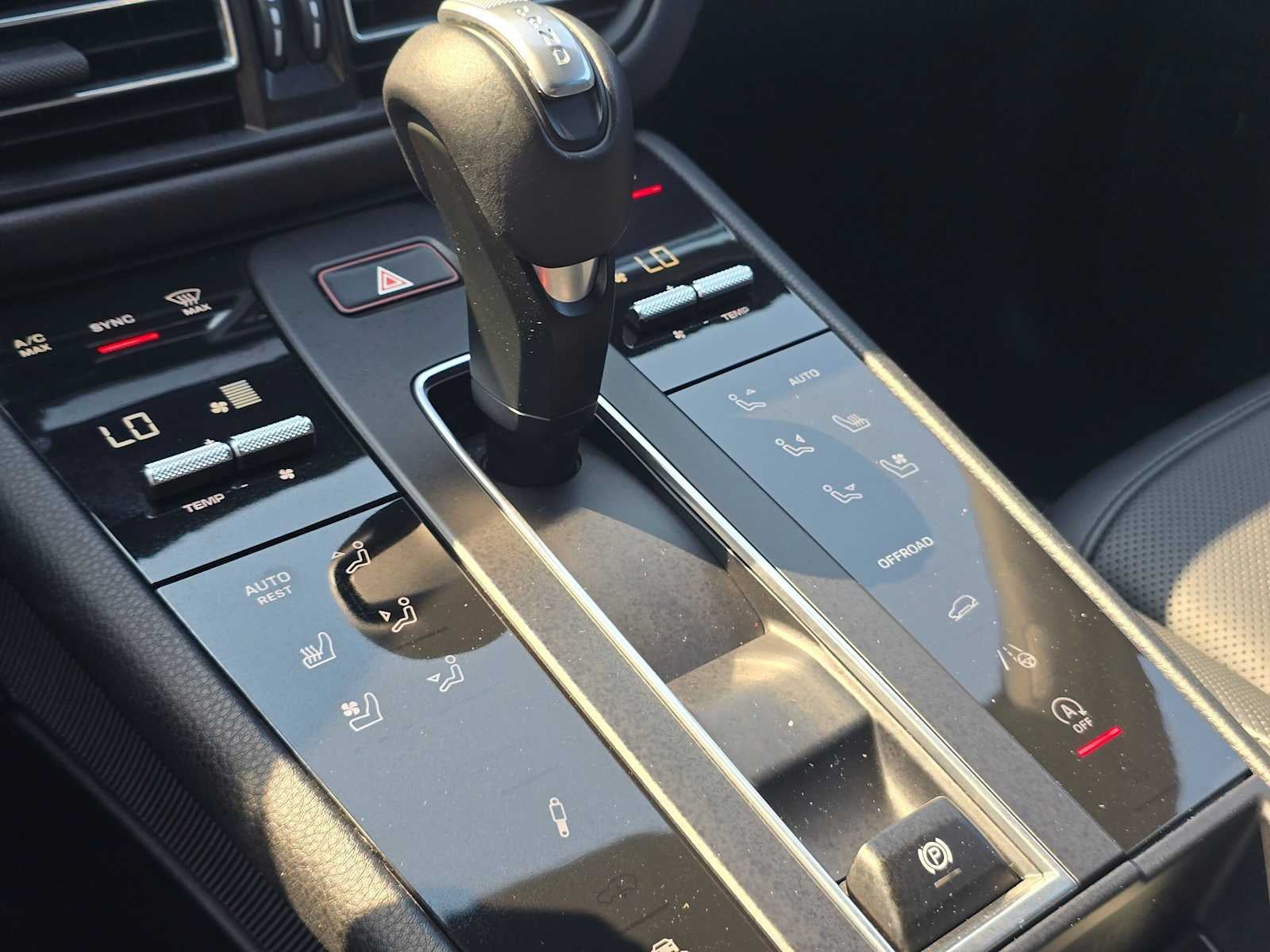 2024 Porsche Macan AWD