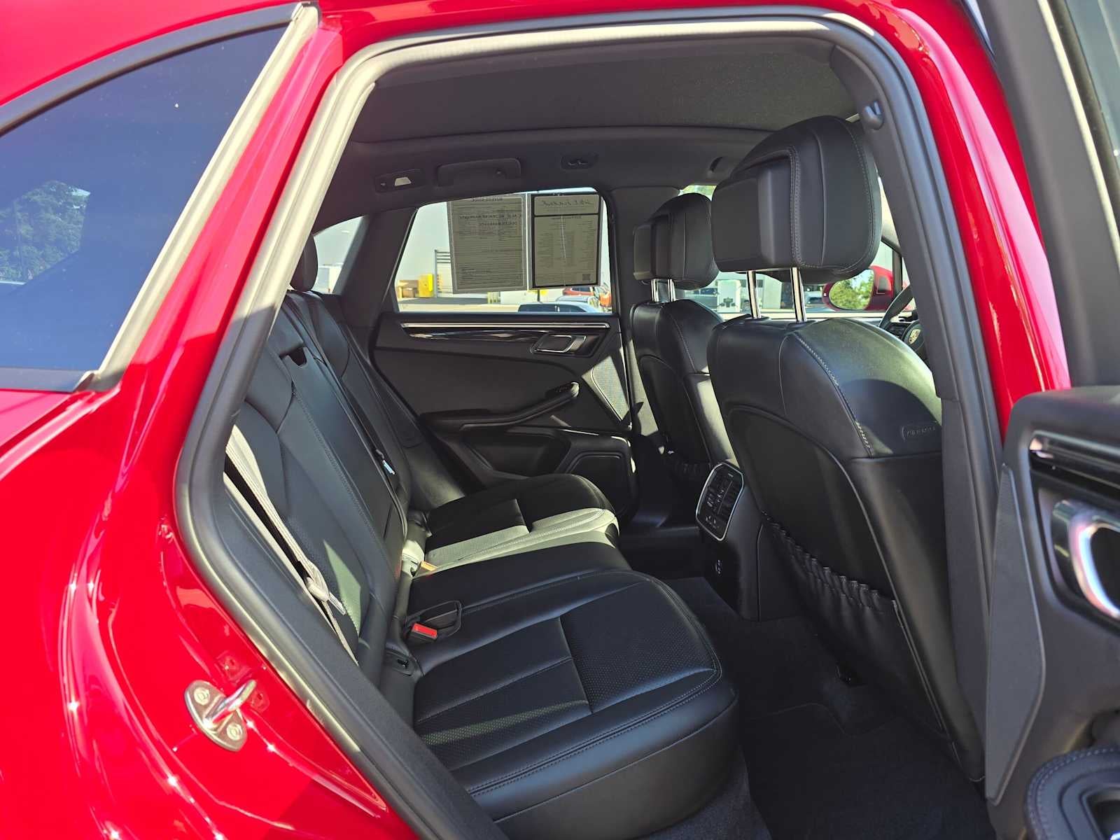 2023 Porsche Macan AWD