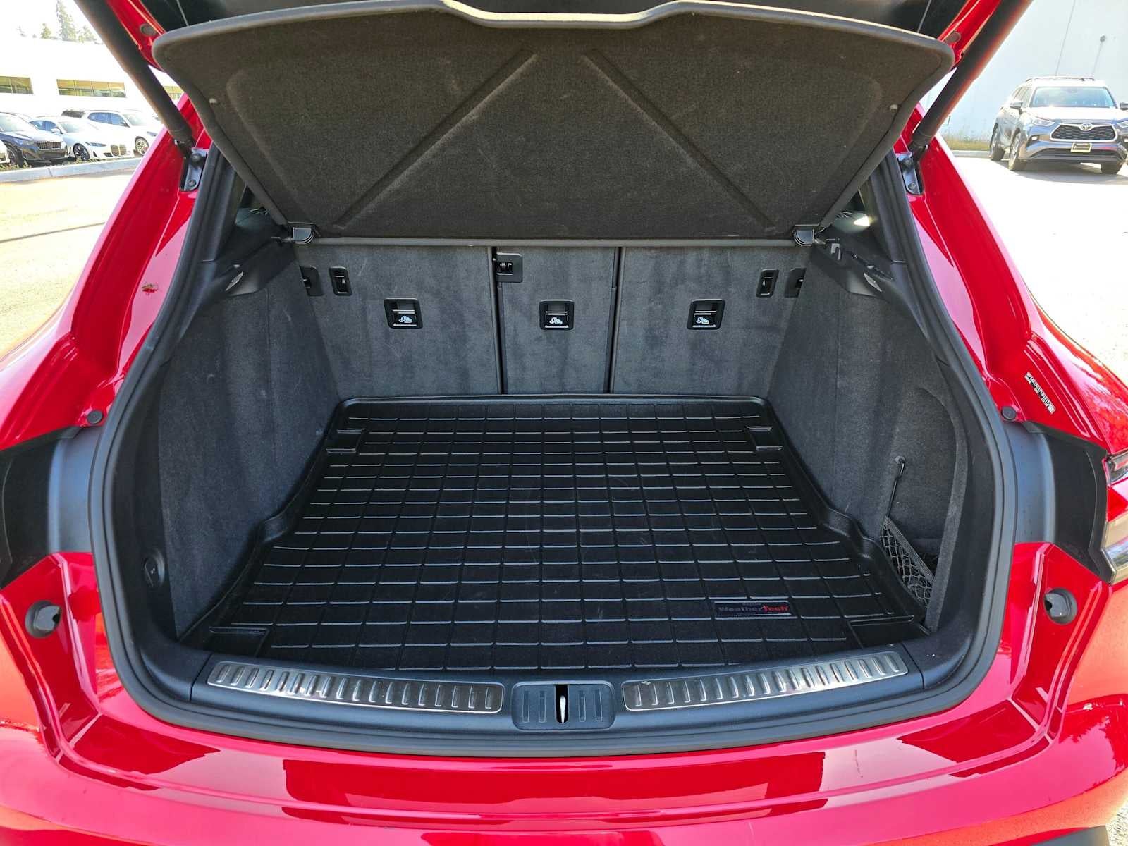 2023 Porsche Macan AWD