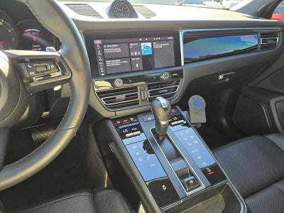 2023 Porsche Macan AWD