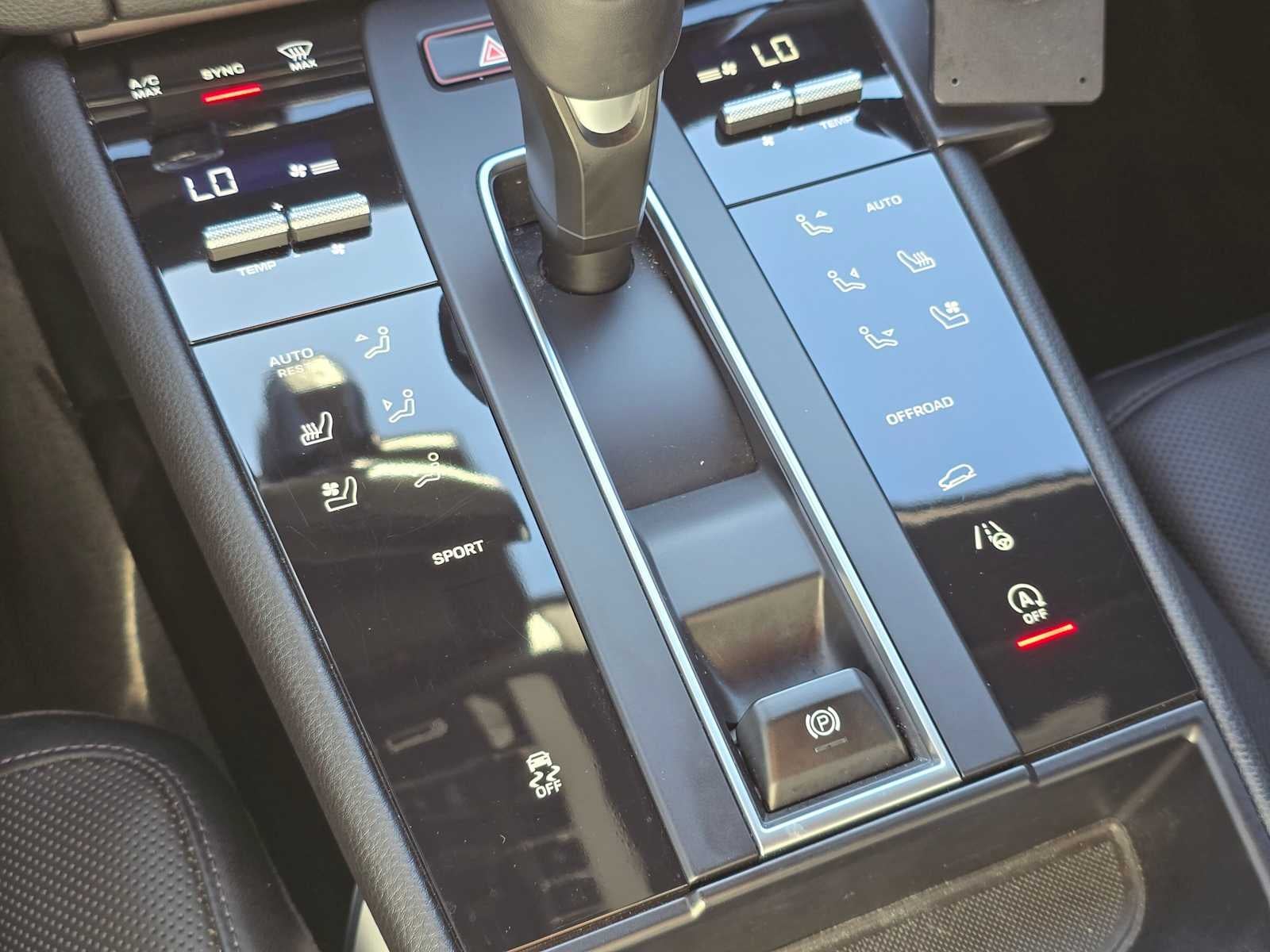 2023 Porsche Macan AWD