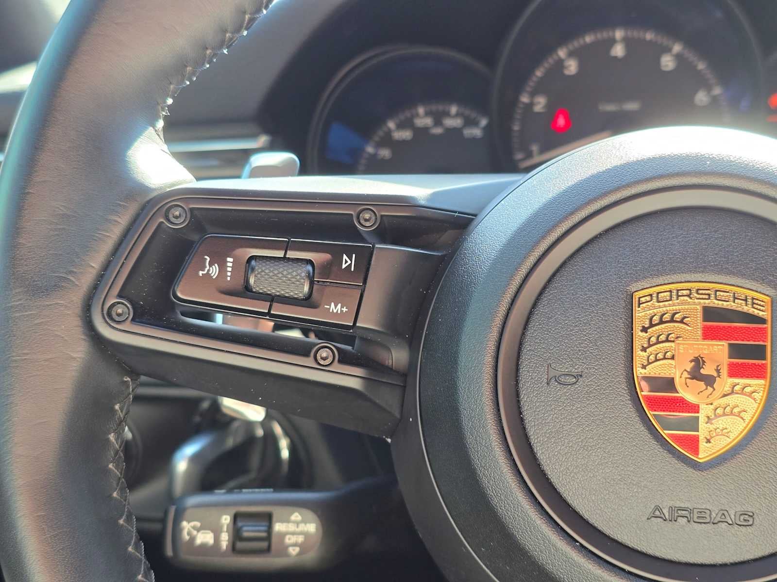 2023 Porsche Macan AWD