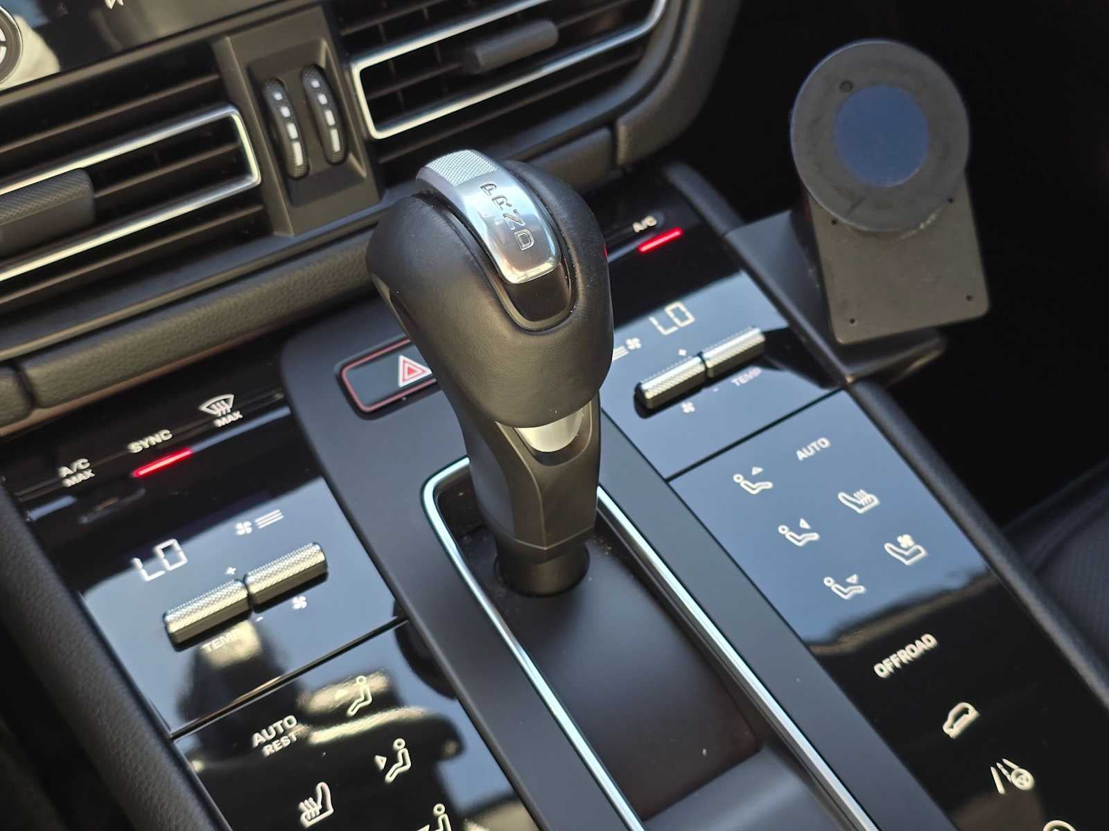 2023 Porsche Macan AWD