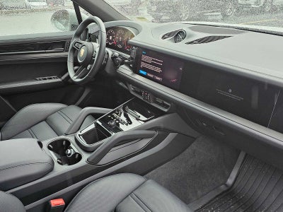 2025 Porsche Cayenne GTS