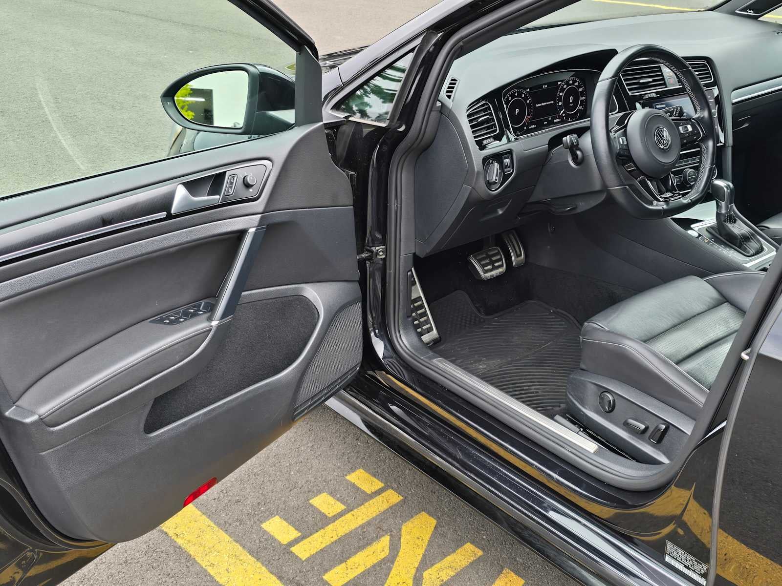 2019 Volkswagen Golf R 2.0T DSG w/DCC/Nav