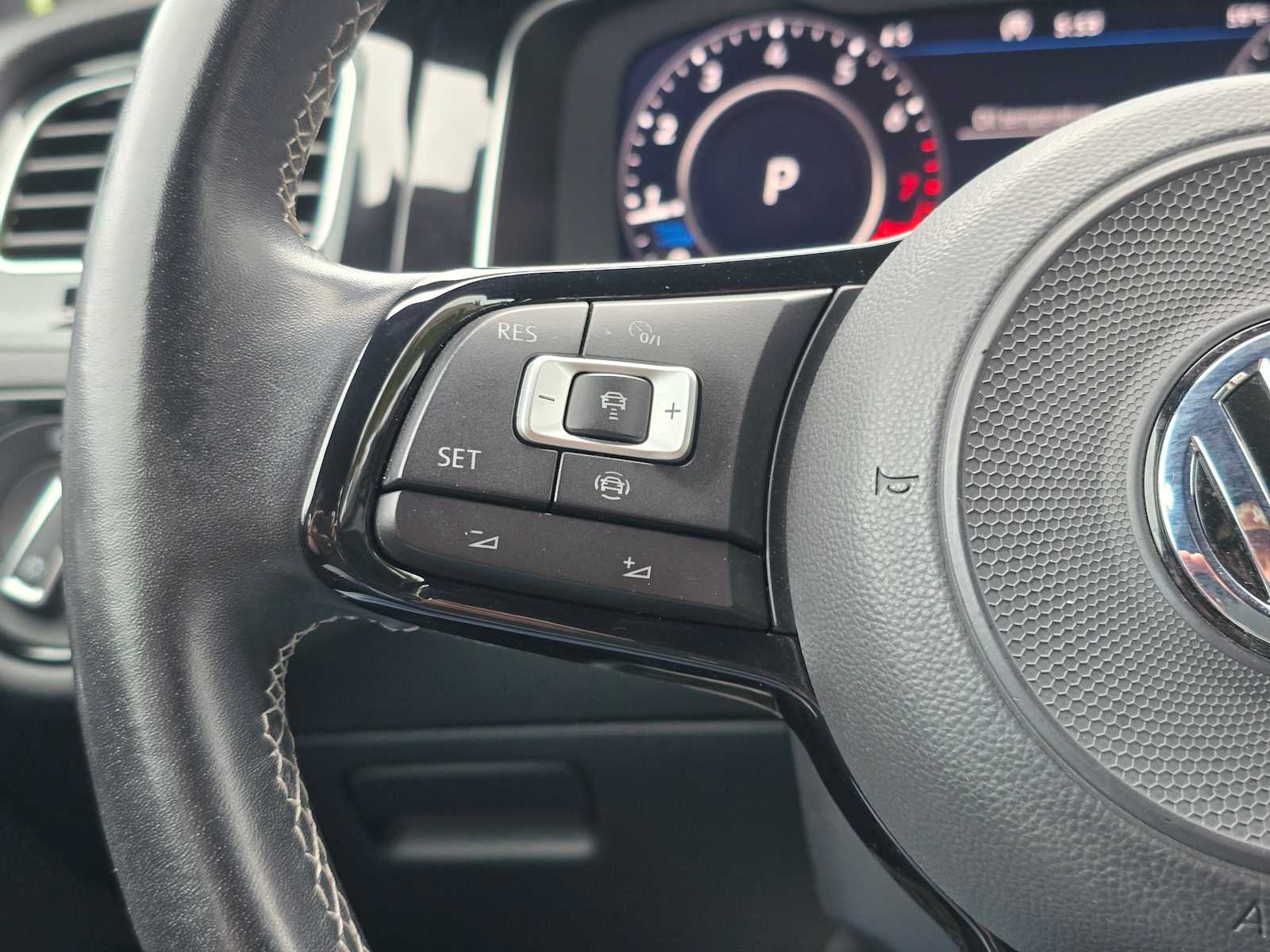2019 Volkswagen Golf R 2.0T DSG w/DCC/Nav