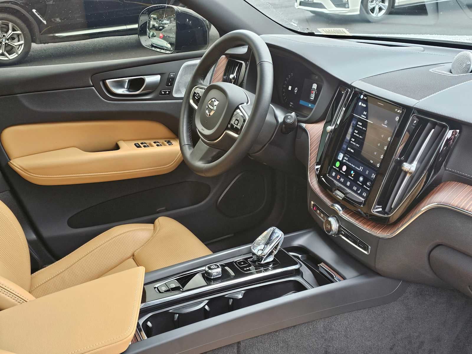 2024 Volvo XC60 Ultimate Dark Theme