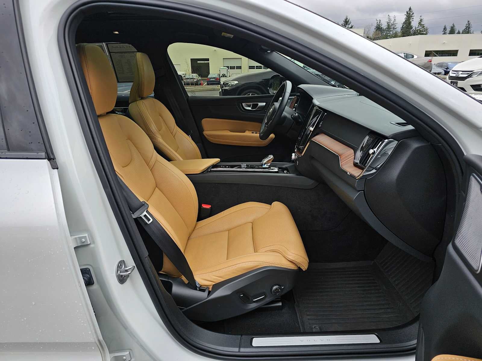 2024 Volvo XC60 Ultimate Dark Theme